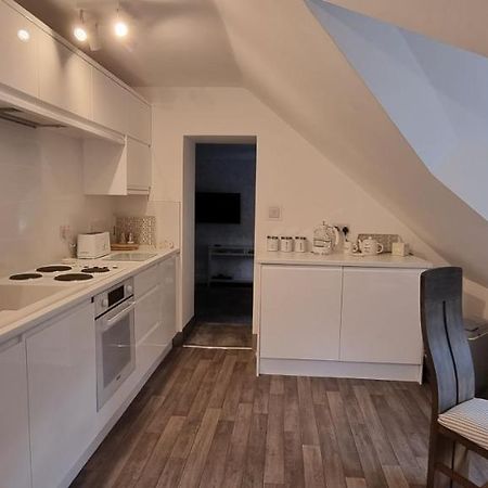 Modern And Spacious 2 Bedroom Apartment With Free Parking Llansantffraid Llansantffraid Glyn Ceiriog Eksteriør billede