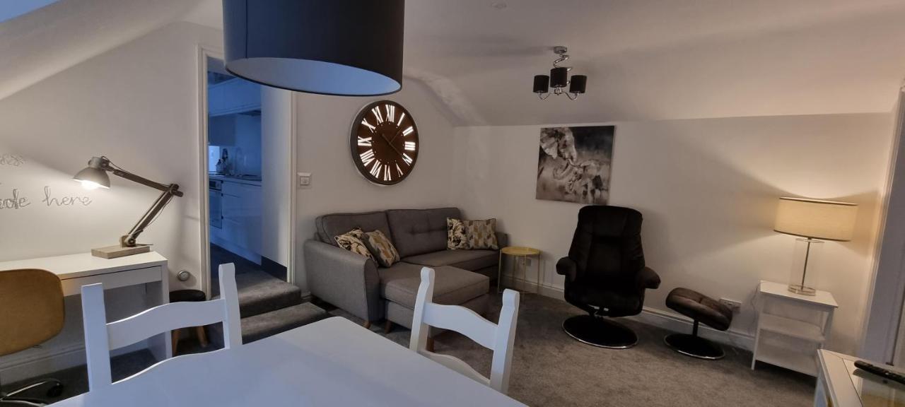 Modern And Spacious 2 Bedroom Apartment With Free Parking Llansantffraid Llansantffraid Glyn Ceiriog Eksteriør billede