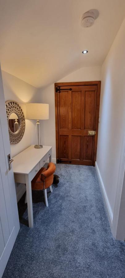 Modern And Spacious 2 Bedroom Apartment With Free Parking Llansantffraid Llansantffraid Glyn Ceiriog Eksteriør billede
