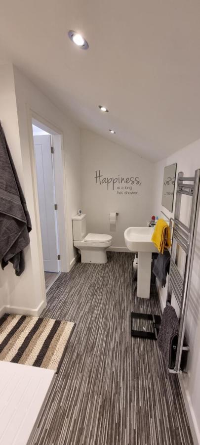 Modern And Spacious 2 Bedroom Apartment With Free Parking Llansantffraid Llansantffraid Glyn Ceiriog Eksteriør billede