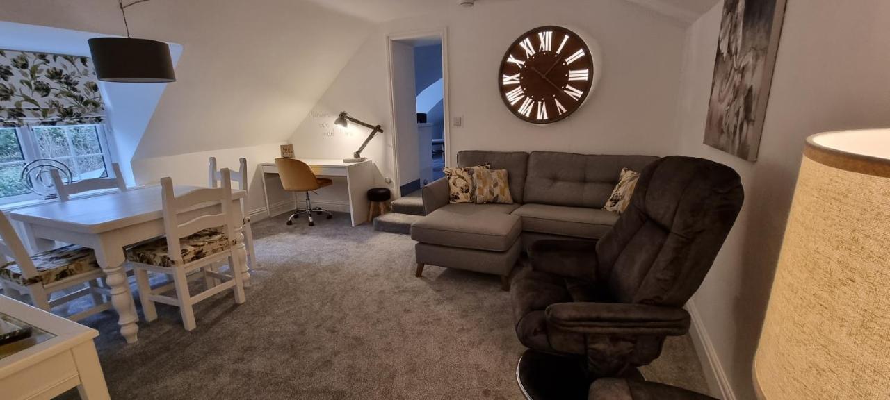 Modern And Spacious 2 Bedroom Apartment With Free Parking Llansantffraid Llansantffraid Glyn Ceiriog Eksteriør billede
