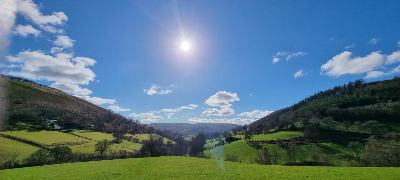 Modern And Spacious 2 Bedroom Apartment With Free Parking Llansantffraid Llansantffraid Glyn Ceiriog Eksteriør billede