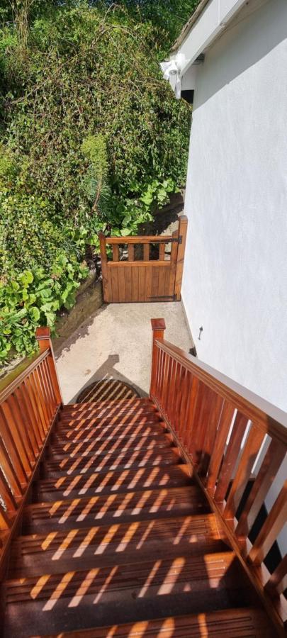 Modern And Spacious 2 Bedroom Apartment With Free Parking Llansantffraid Llansantffraid Glyn Ceiriog Eksteriør billede