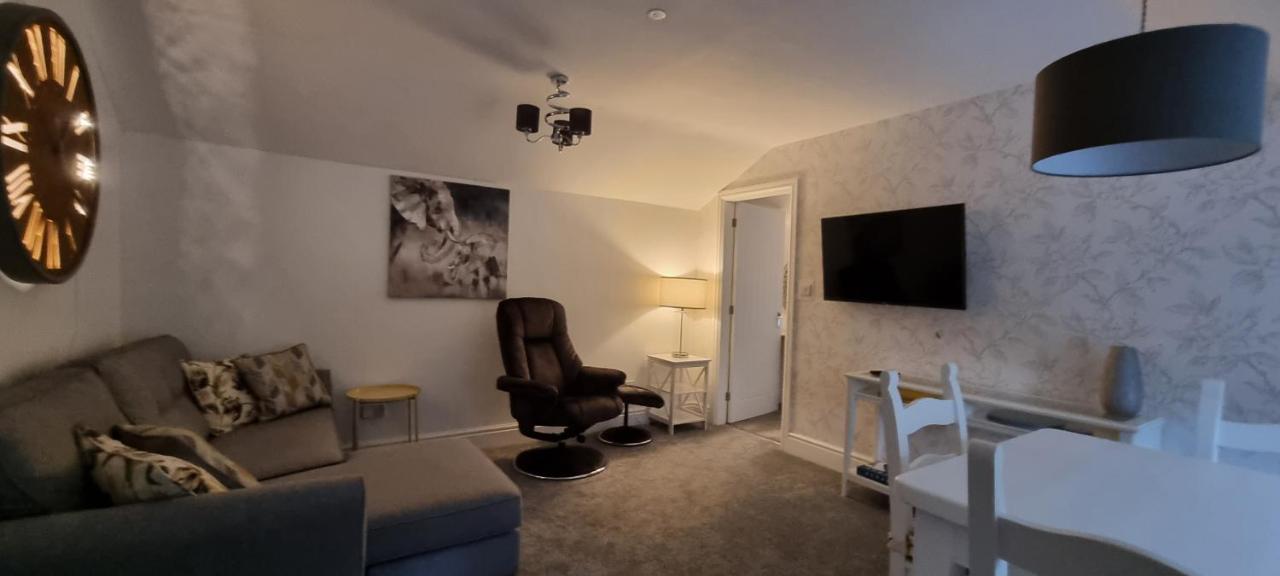 Modern And Spacious 2 Bedroom Apartment With Free Parking Llansantffraid Llansantffraid Glyn Ceiriog Eksteriør billede