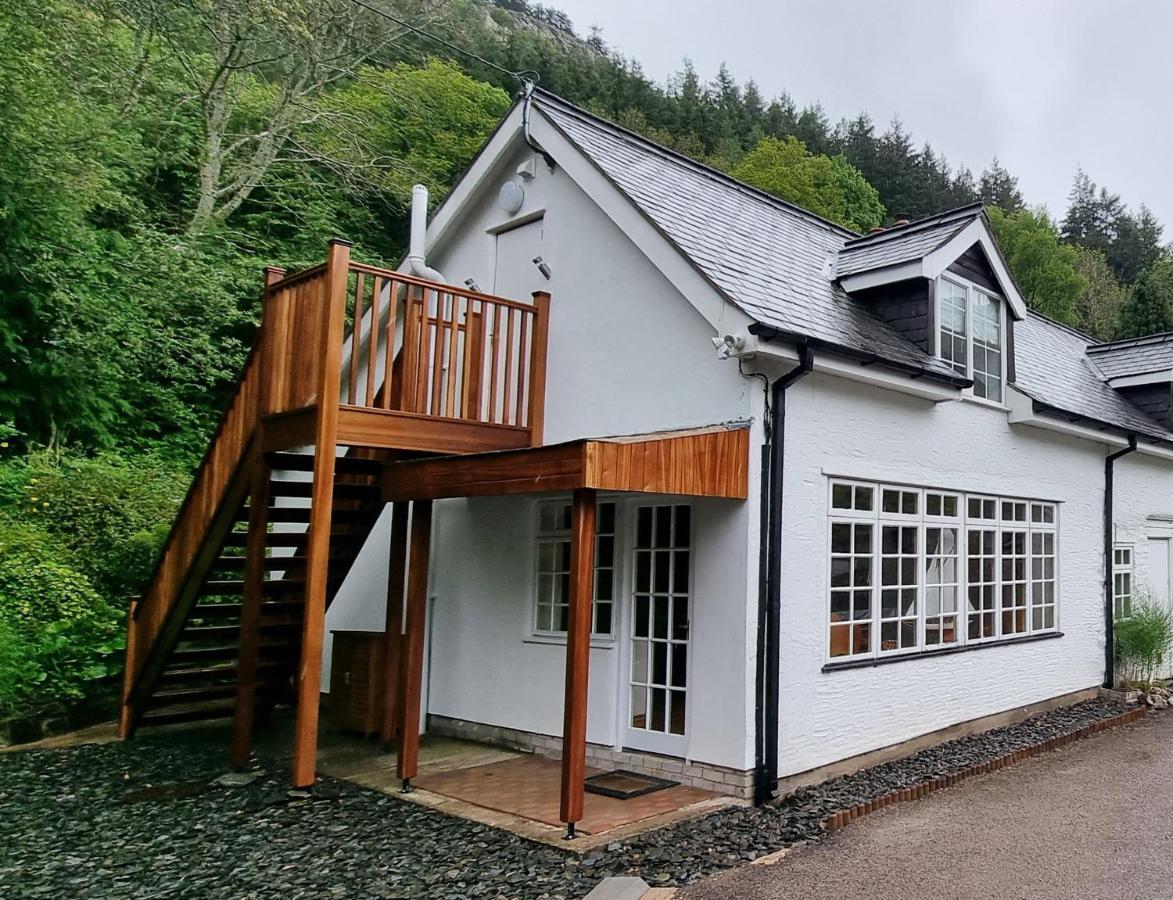 Modern And Spacious 2 Bedroom Apartment With Free Parking Llansantffraid Llansantffraid Glyn Ceiriog Eksteriør billede